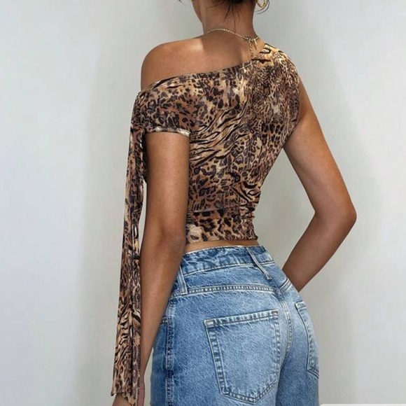 Leopard Print One-Shoulder Top - Picture 2 of 3
